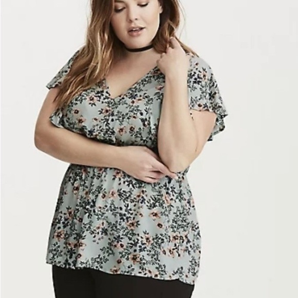 Torrid Pastel Green Floral Print Flutter Sleeve Smocked Top Flowy V-Neck Blouse